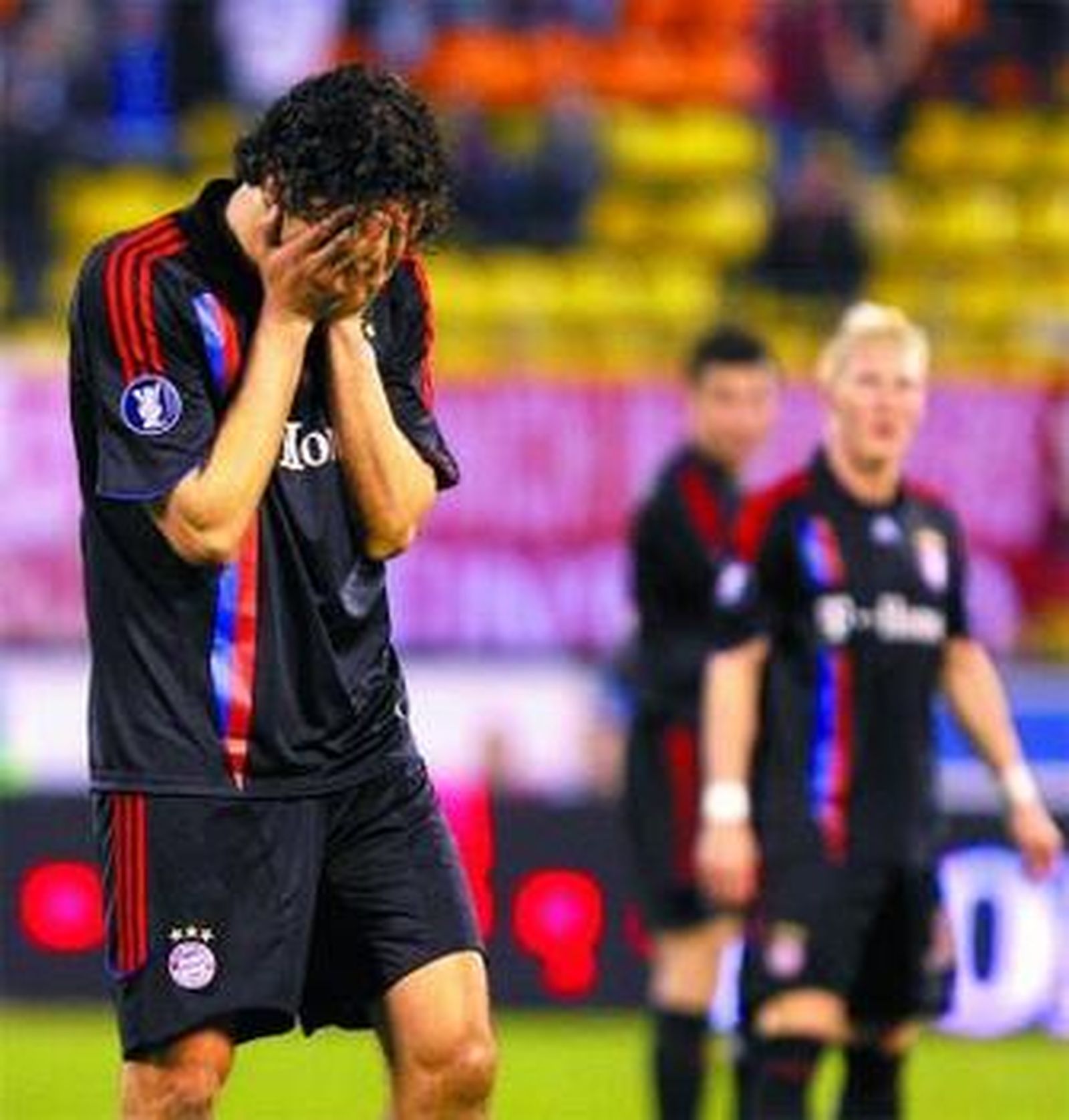 Luca Toni, clave ante el Getafe, hundido tras la goleada de ayer en Rusia.