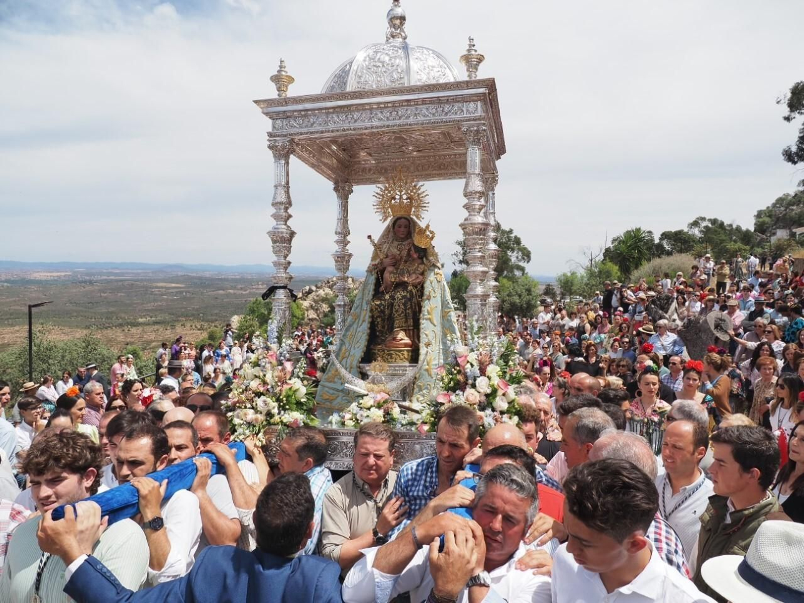 Romería de la Virgen de la Peña 2023 en la Puebla de Guzmán, en imágenes