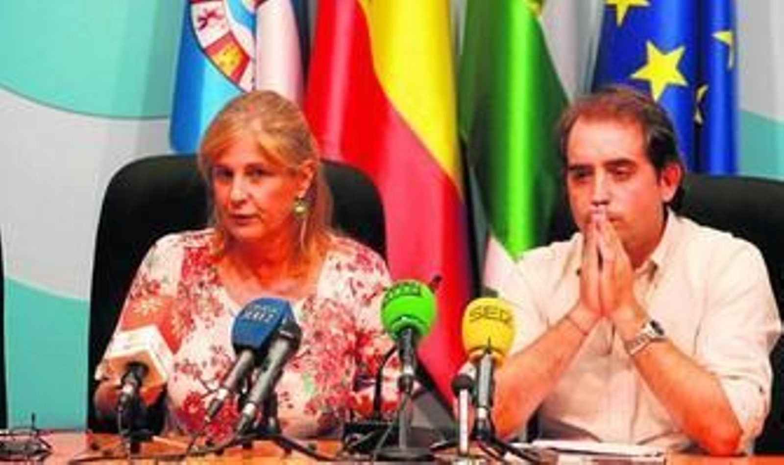 La alcaldesa, María José García-Pelayo, ayer en rueda de prensa junto al delegado de Urbanismo, Antonio Saldaña.