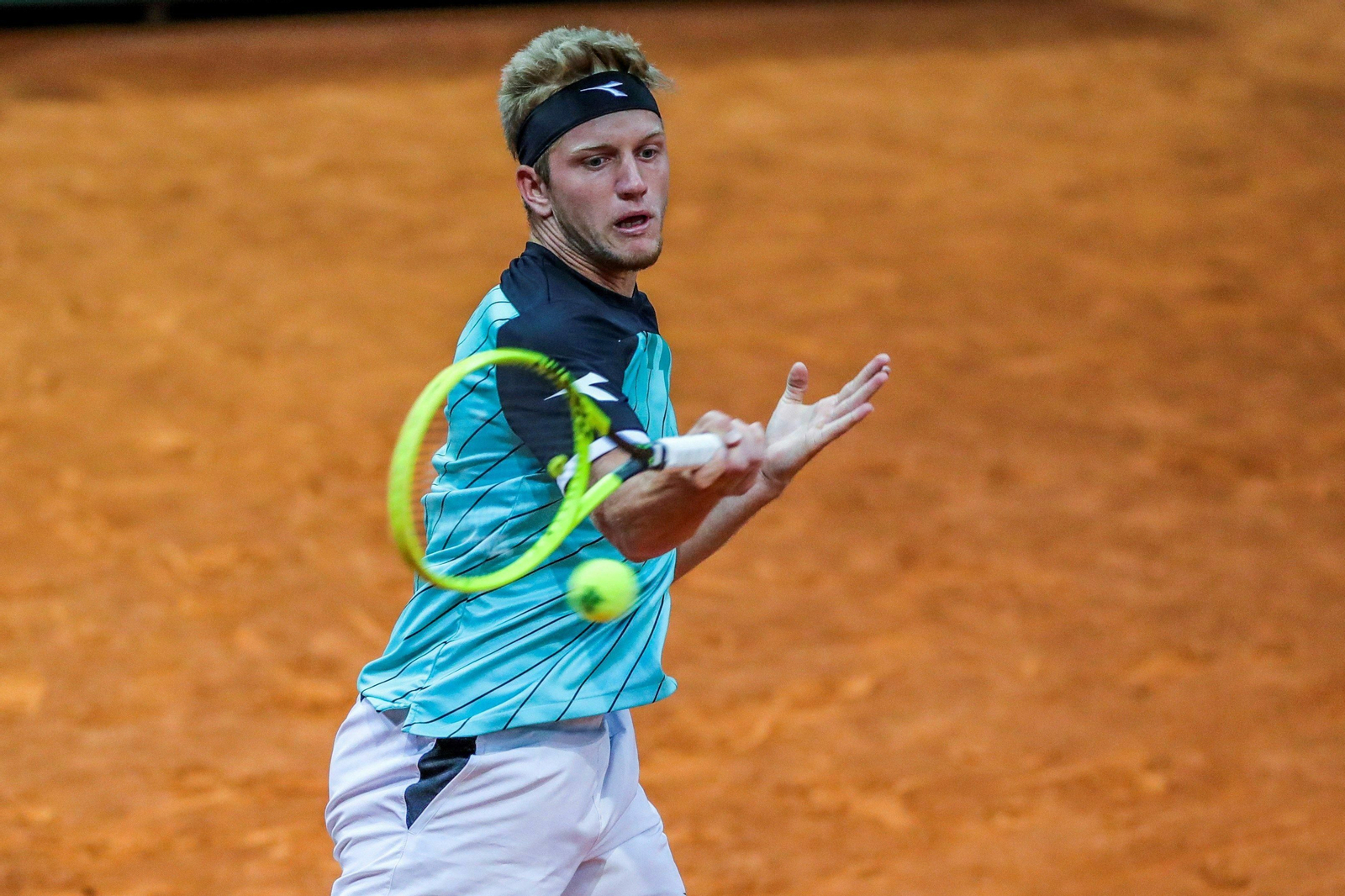 Davidovich golpea con el drive ante Gasquet.
