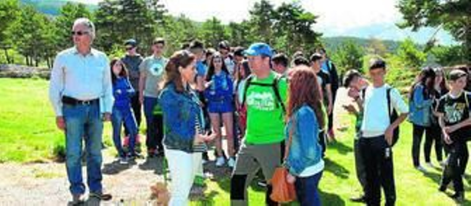 Inmaculada Oria visitó el espacio junto a alumnos del IES Montoya de Baza.