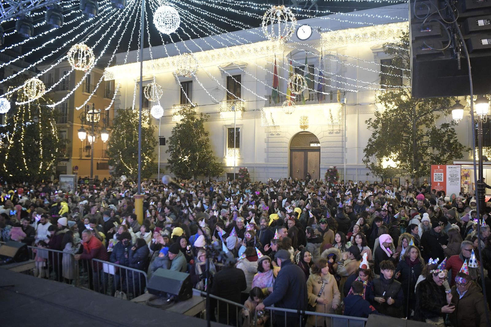 Granada da la bienvenida a 2023 en la Plaza del Carmen