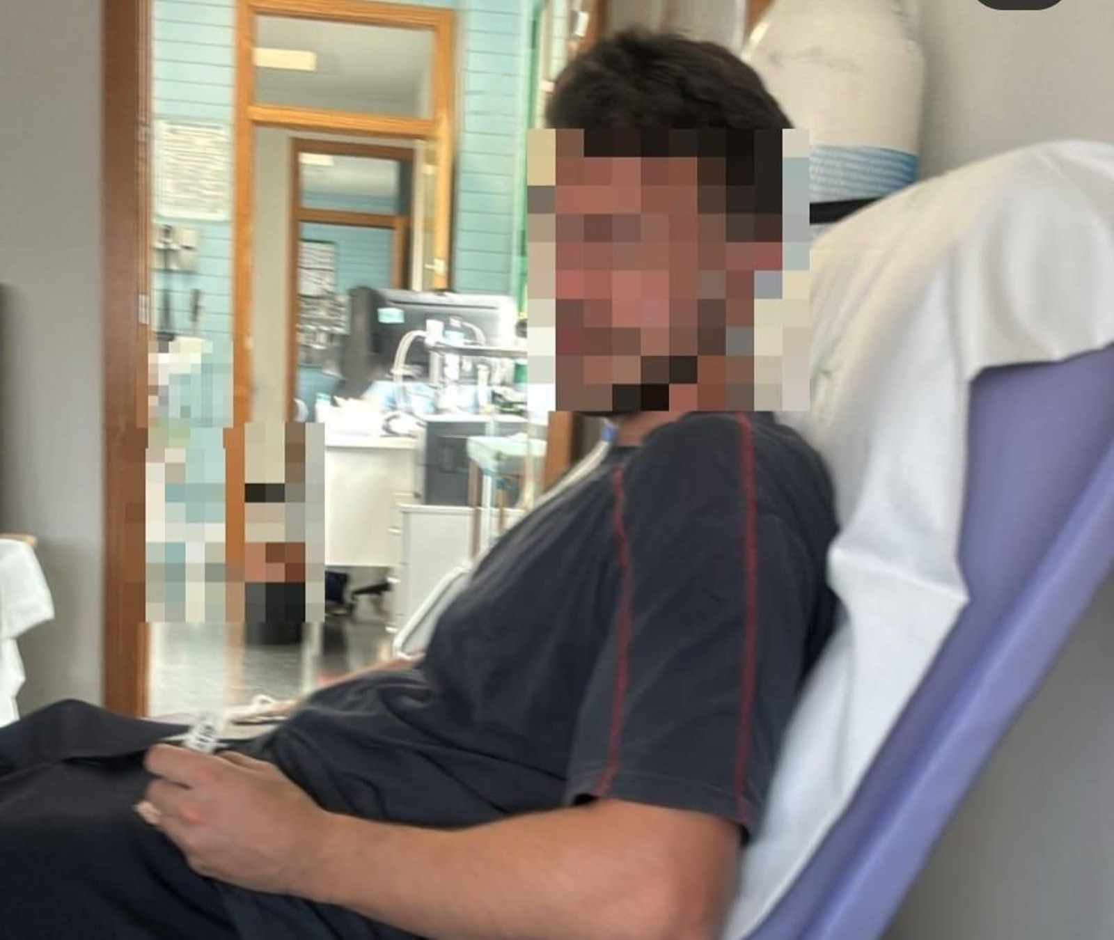 Los bomberos tuvieron que recibir asistencia sanitaria.