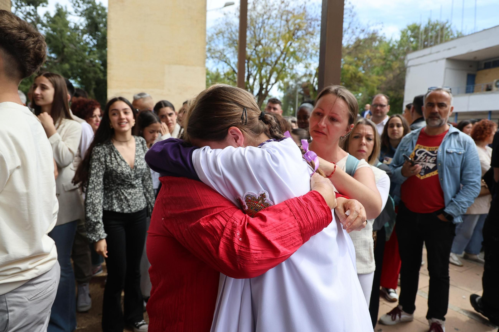 El Calvario se queda sin Lunes Santo en Huelva: imágenes de las lágrimas y el desconsuelo en la hermandad