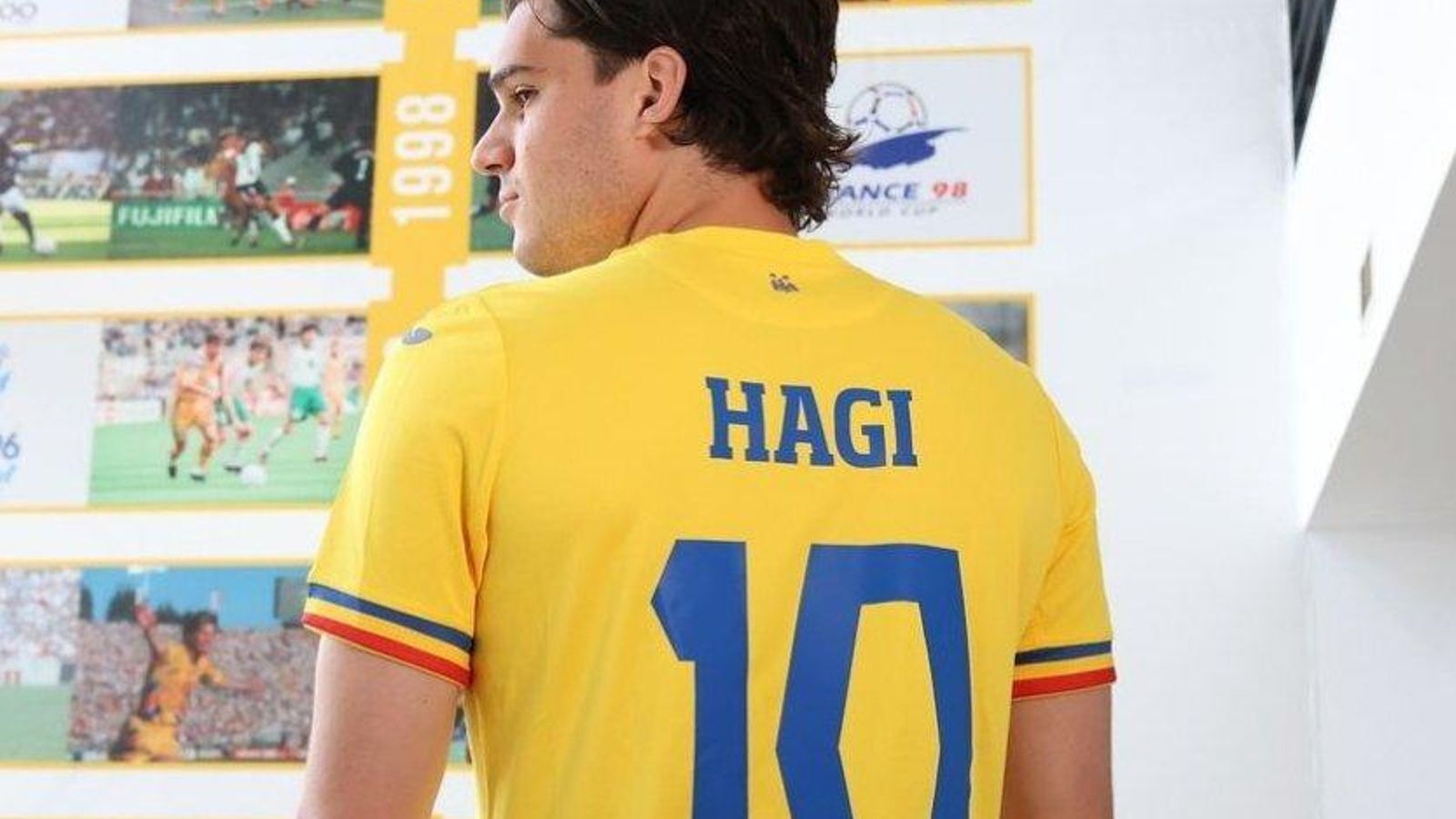 Ianis Hagi, hijo de 'Gica' Hagi lucirá el número 10 en la Eurocopa.