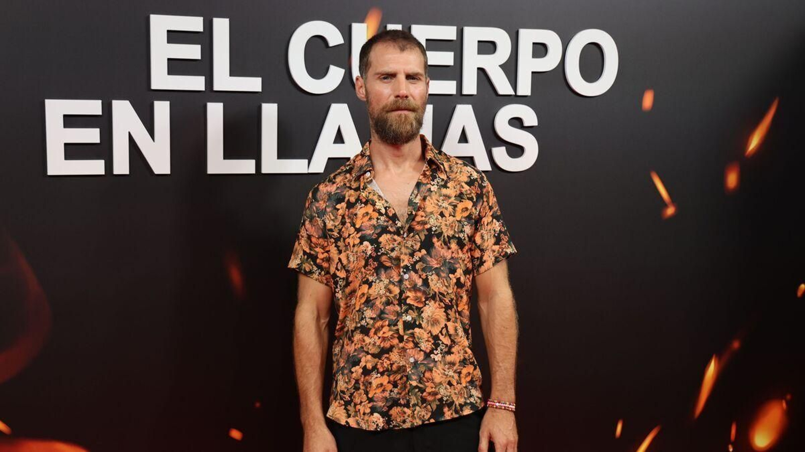 El actor José Manuel Poga promocionando la miniserie 'El cuerpo en llamas'.