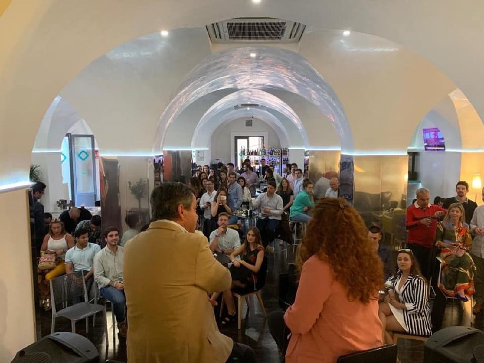 Loaiza interviene en un encuentro con jóvenes en La Alhóndiga.