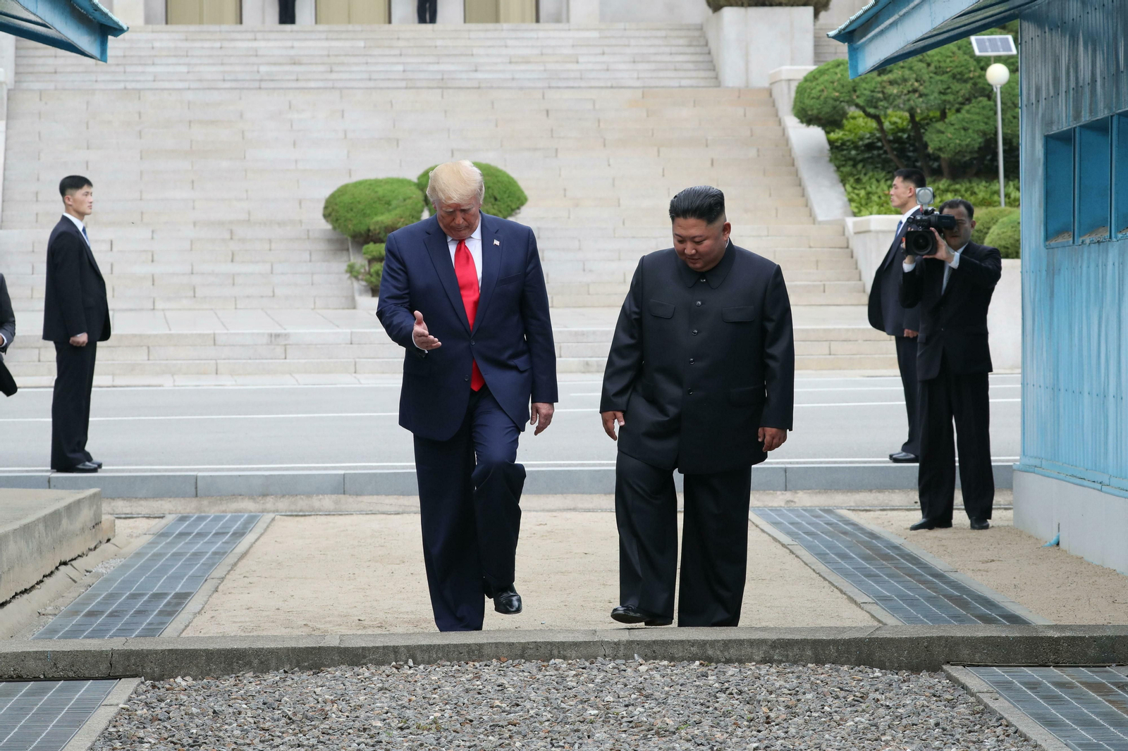 Trump hace historia entrando en Corea del Norte