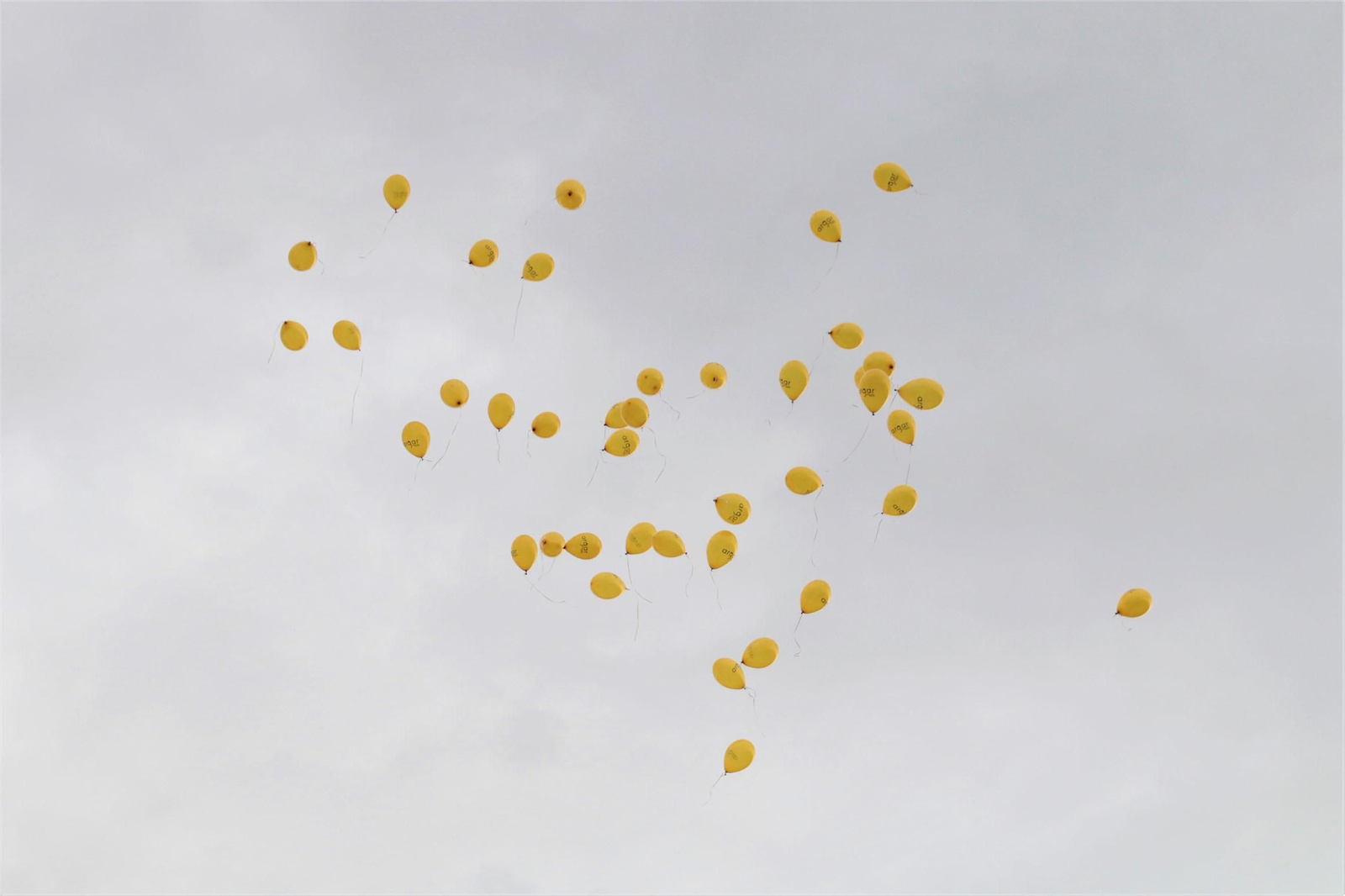 ARGAR lanza al aire globos amarillos en homenaje a los niños con cáncer