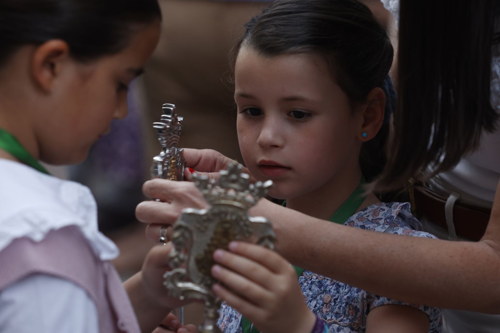 Imágenes del traslado del Simpecado de la Hermandad del Rocío de Triana