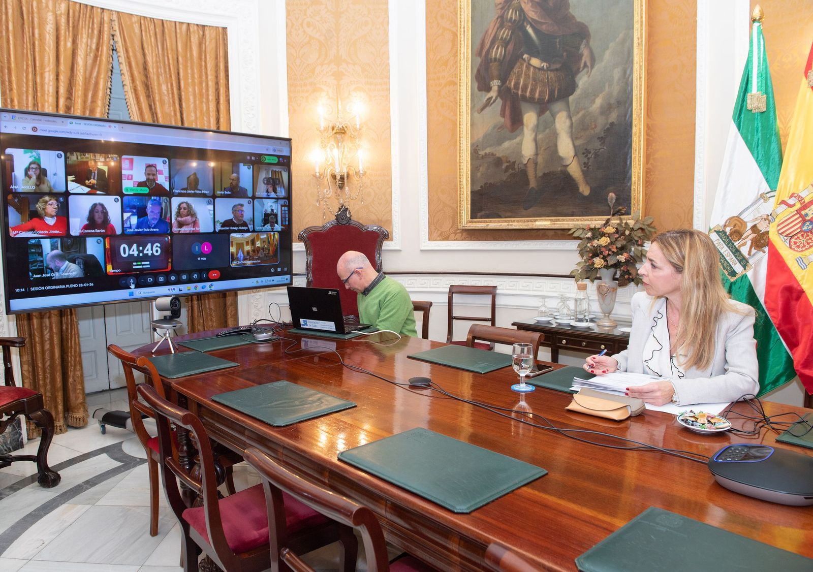 Almudena Martínez preside el pleno telemático de este miércoles.