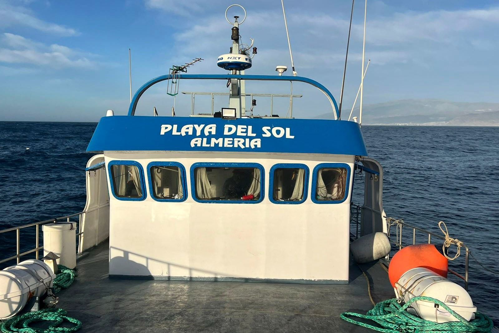 El barco ‘Playasol’, saliendo a faenar.