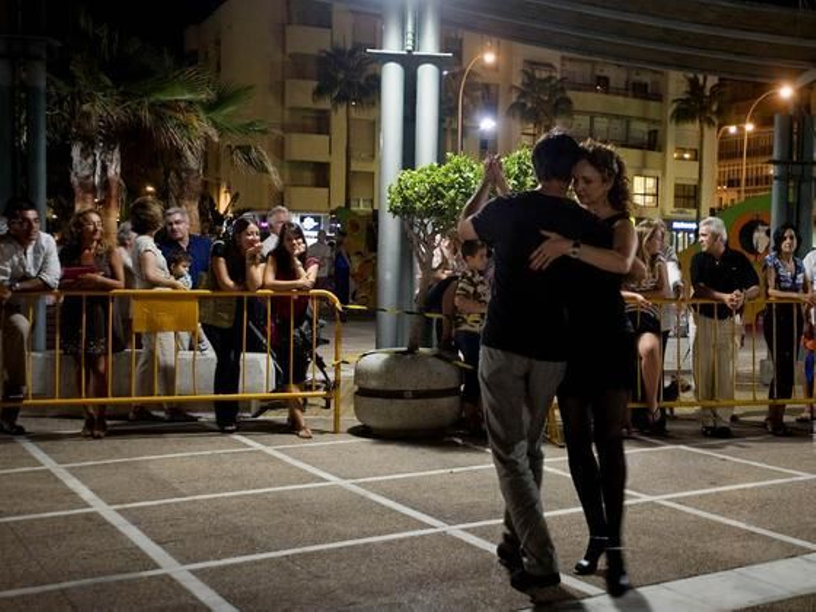 Los gaditanos disfrutan de una noche de cultura ´De sol a sol´. 

Foto: Lourdes de Vicente