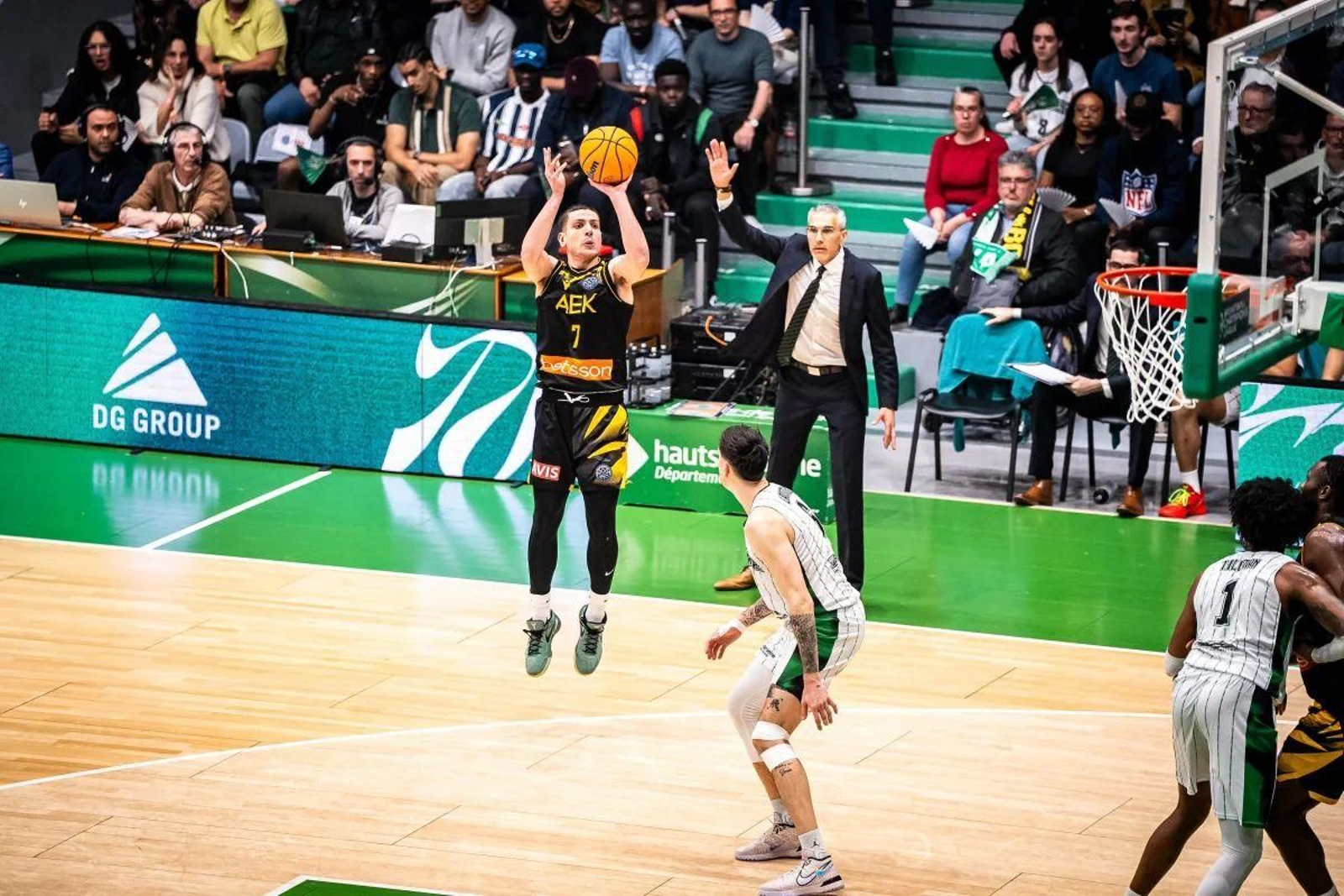 Nanterre gana al AEK de Atenas y habrá tercer partido (82-70)