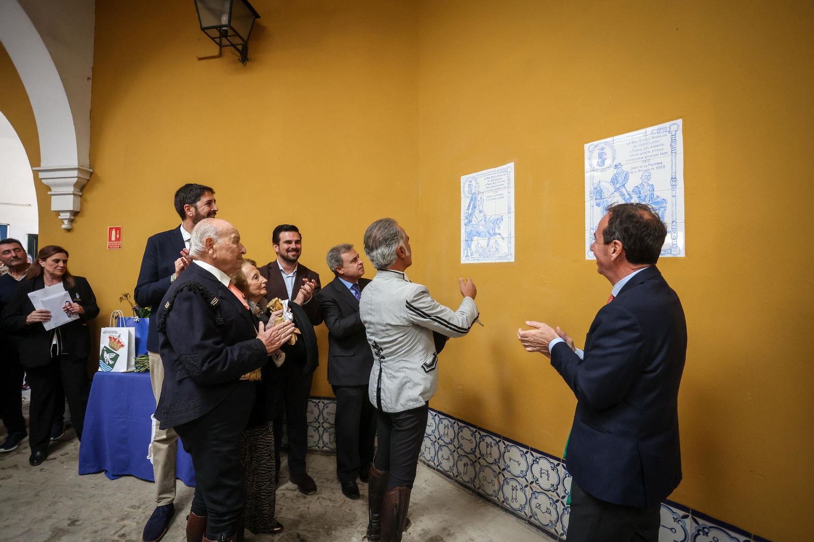 Emotiva despedida del jinete Manolo Ruíz en la Real Escuela