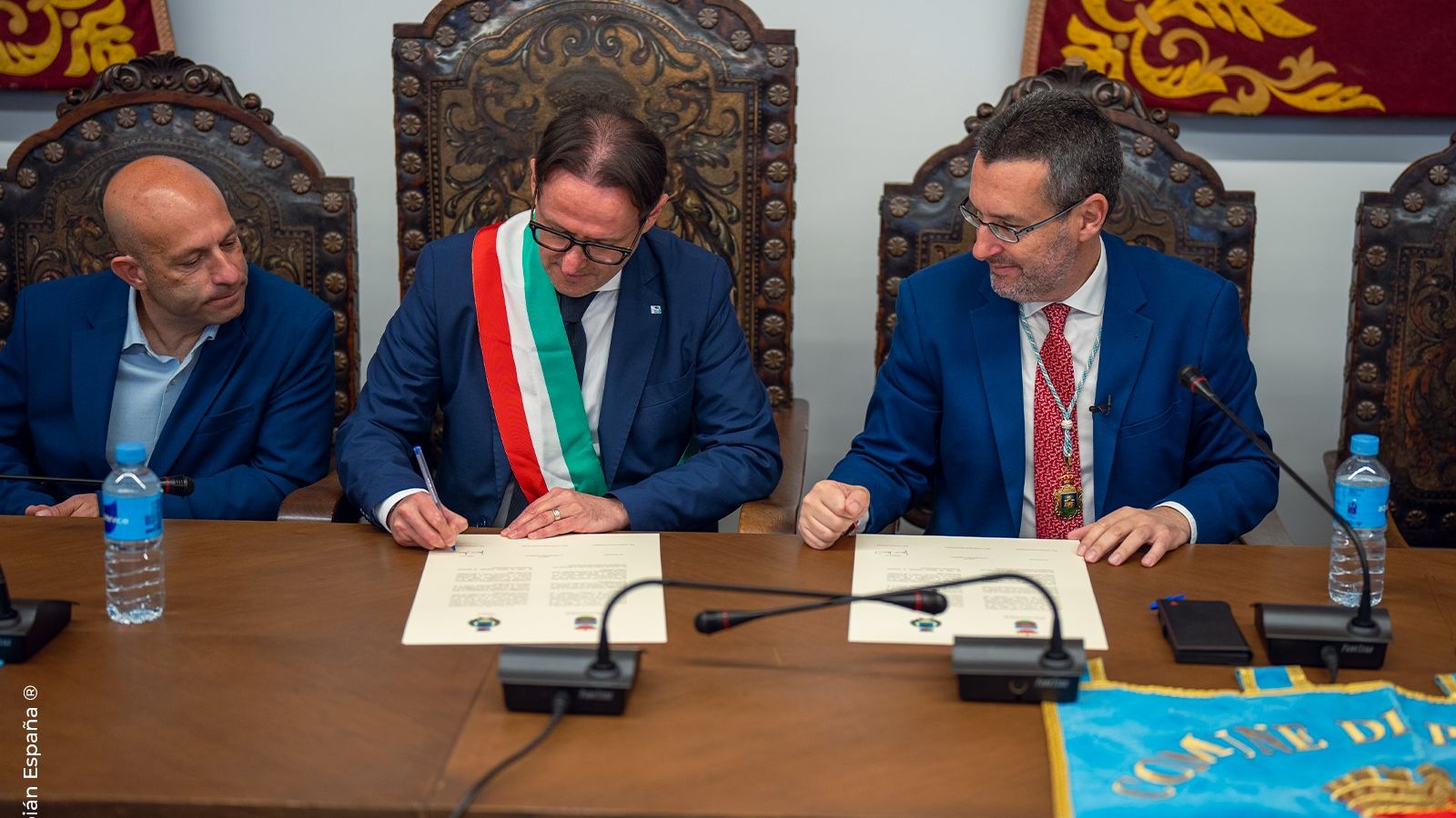 La Línea y Pomarico son ya oficialmente municipios hermanos tras el acto institucional celebrado en el 134º aniversario del naufragio del 'Utopía'.