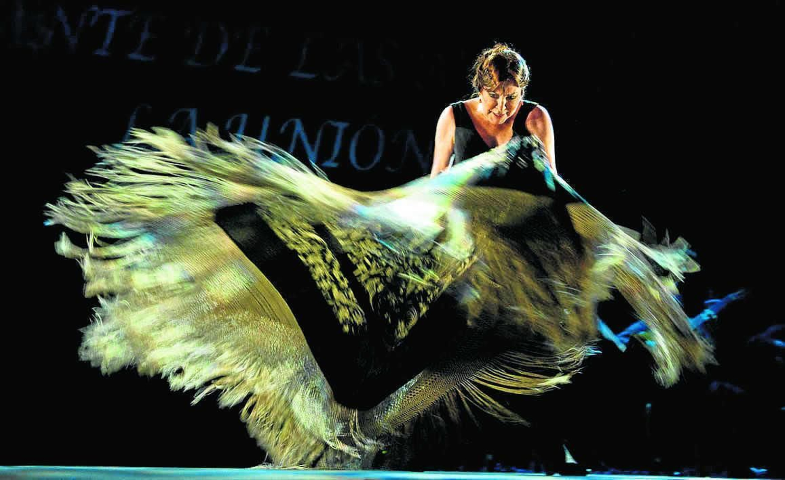 Reina del mantón y estrella de El Corral de la Morería