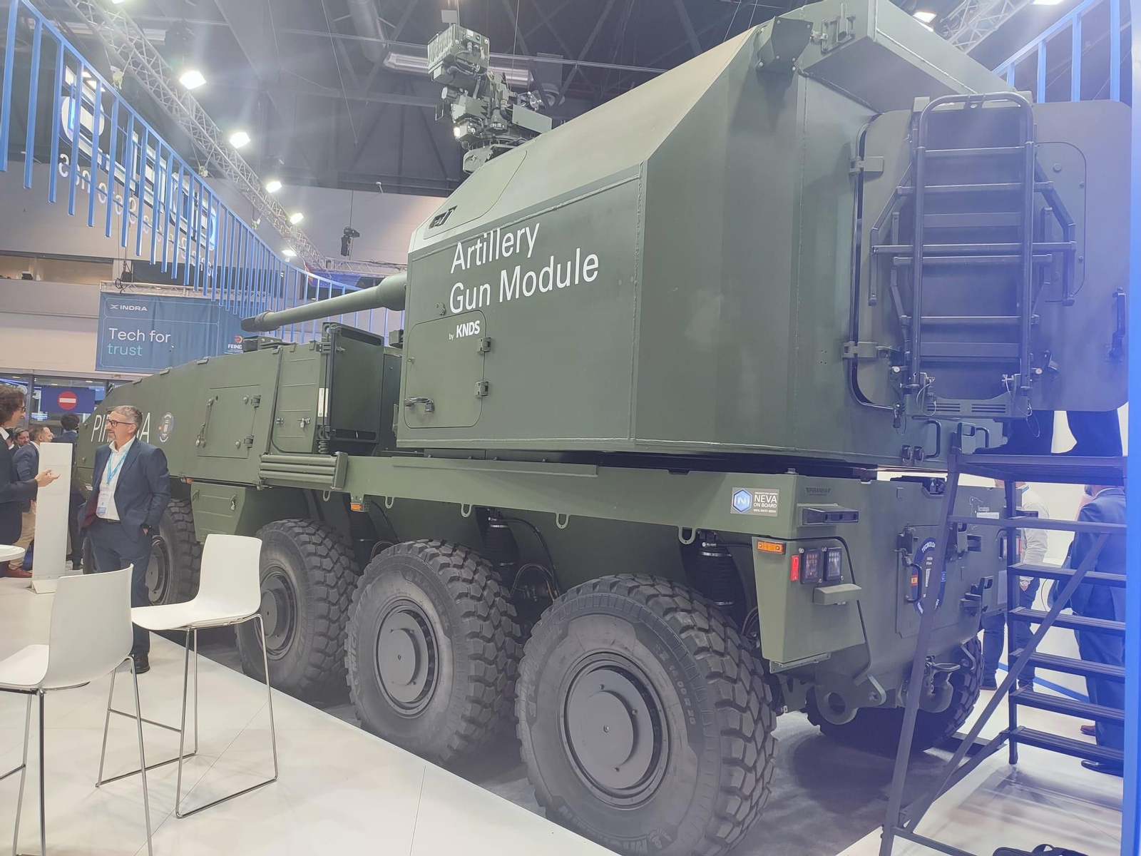 La industria de la defensa muestra lo último en vehículos y equipos
