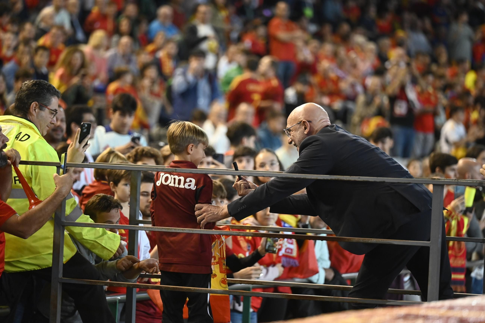 Las mejores fotos del ambiente en el España - Serbia de El Arcángel, en Córdoba
