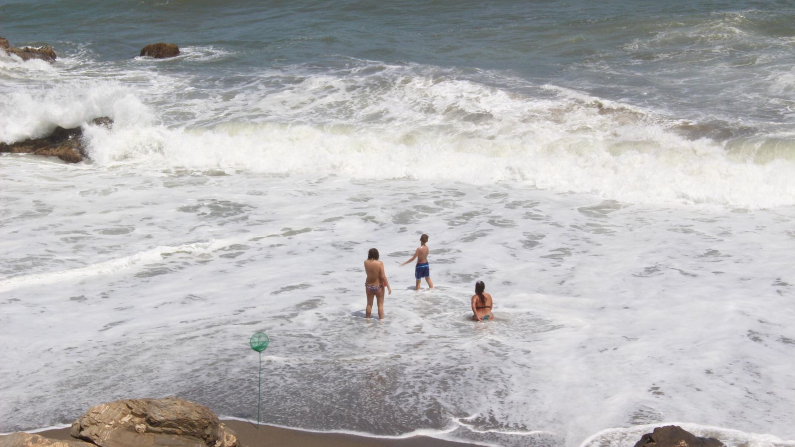 La playa El Peñón del Cura de Mijas en el camino hacia la fase 2 de la desescalada