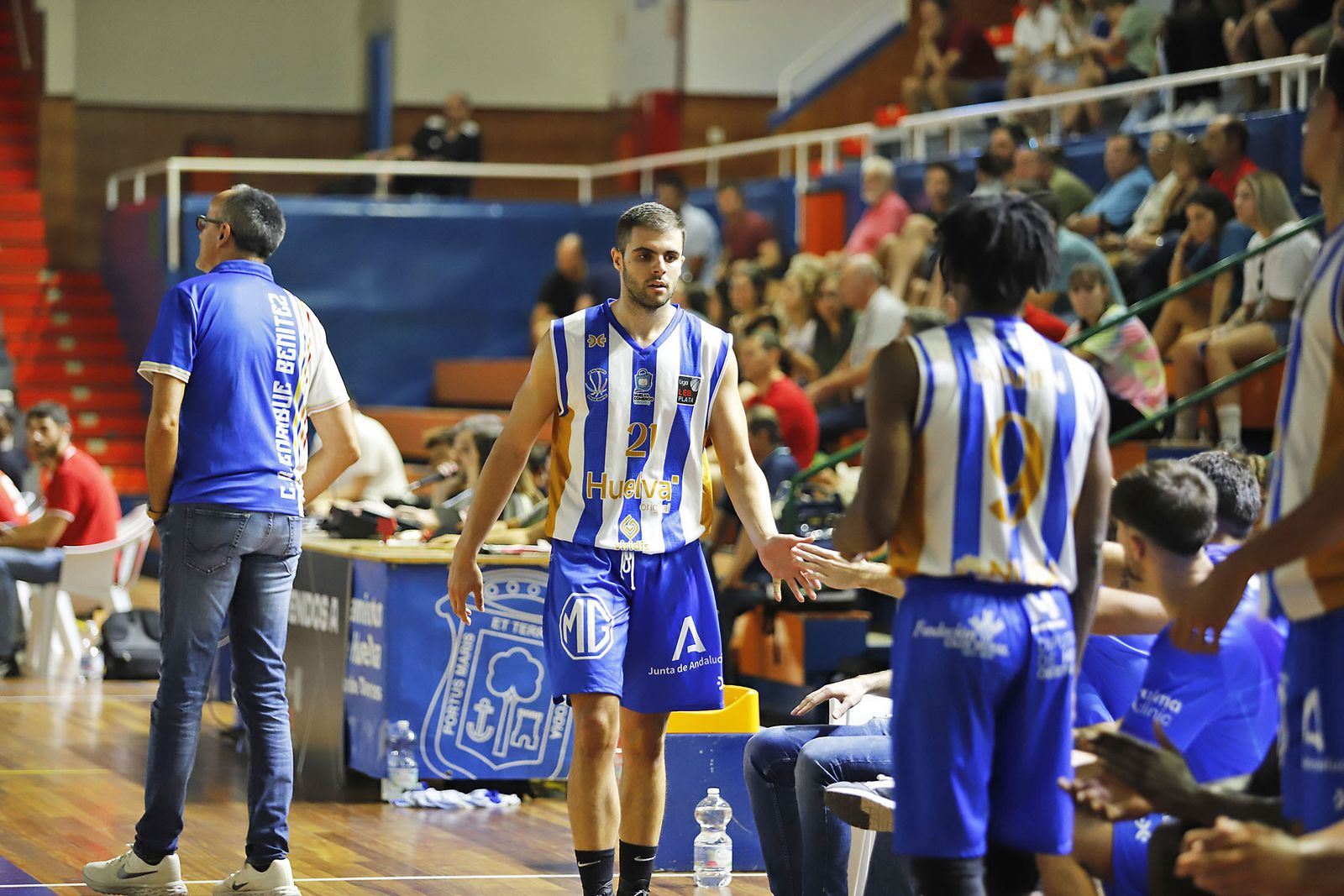 Imágenes del partido de baloncesto entre el Huelva Comercio Viridis y el Juventud Alcalá
