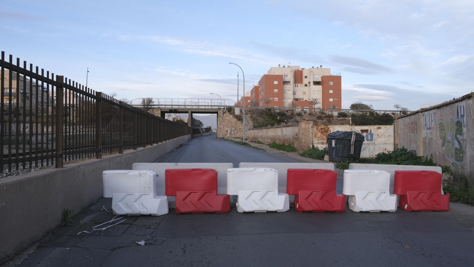 Imágenes del desmantelamiento del puente de Los Molinos, para el soterramiento del AVE