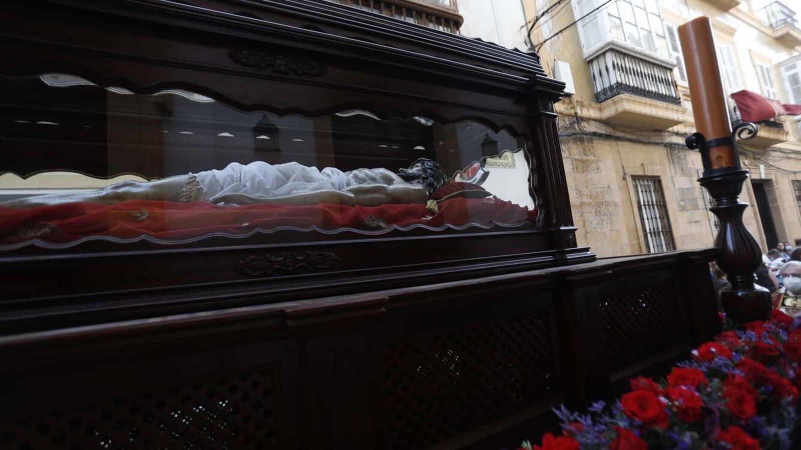 Las imágenes del Viernes Santo en Tarifa: El Santo Entierro