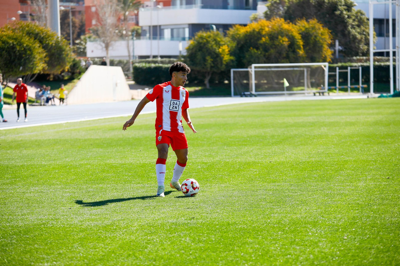 Las imágenes de Segunda RFEF entre Almeria B y recreativo de Granada