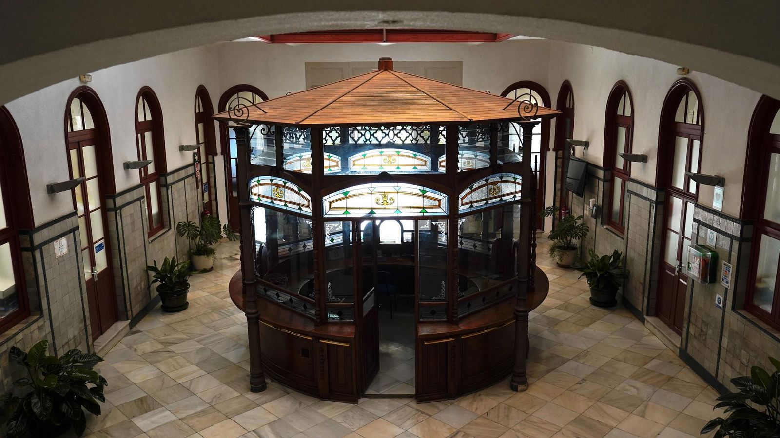 El kiosko interior del ayuntamiento de Algeciras.