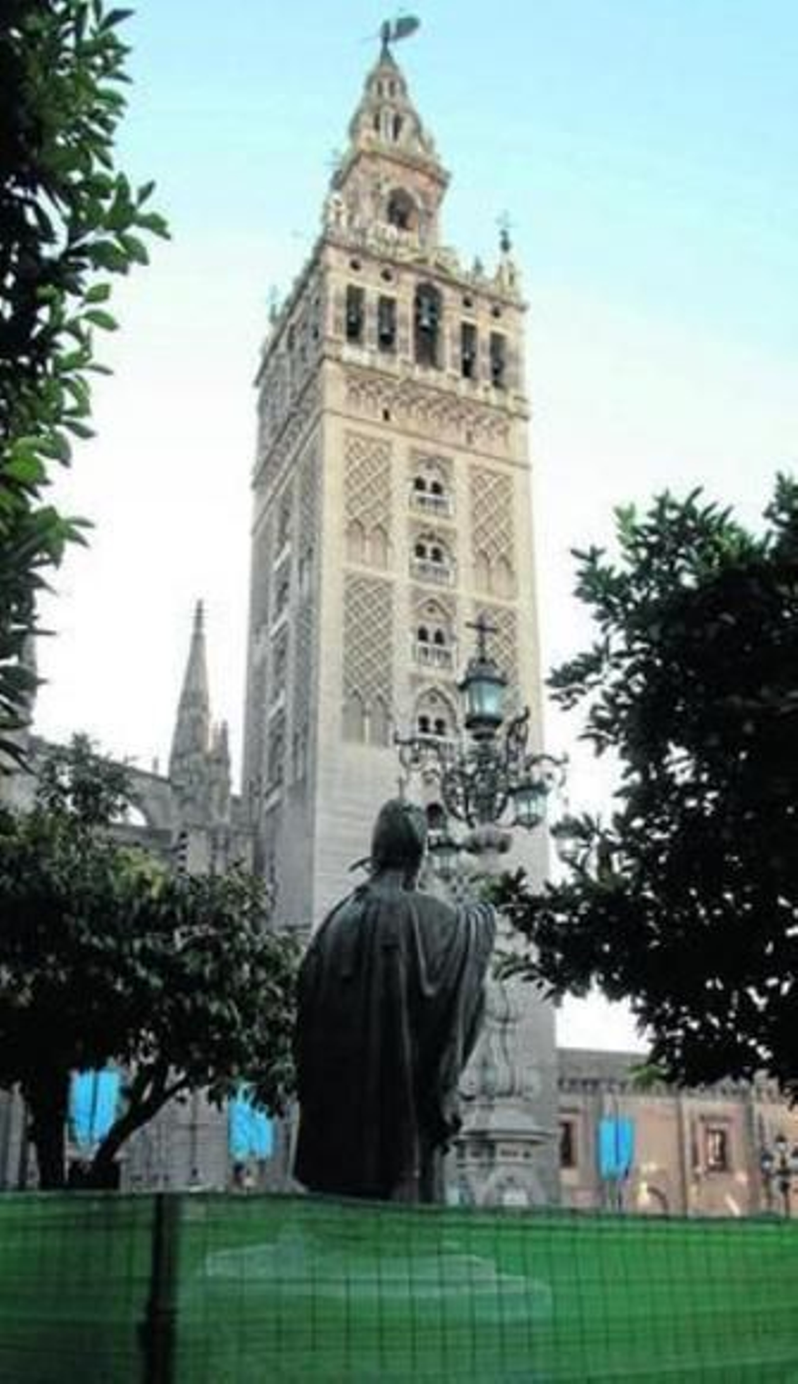 El monumento ya estaba ayer instalado en su ubicación.