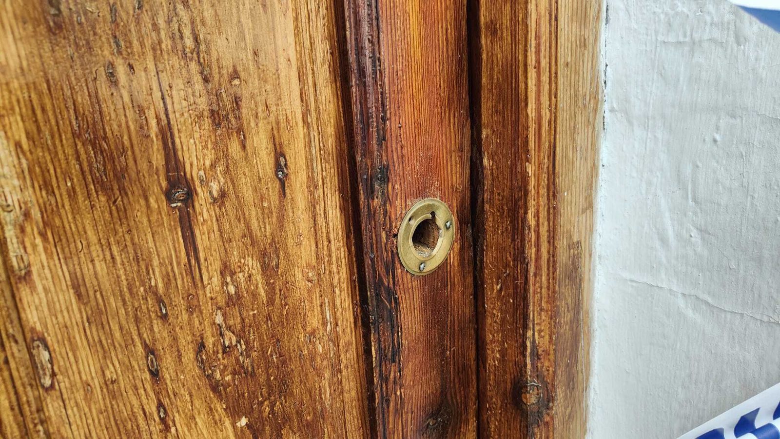 Cerradura de la casa que se intentó manipular.