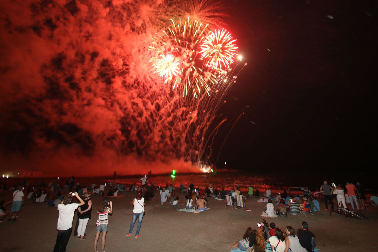 Algunos sacaron sus smartphone para inmortalizar el momento.