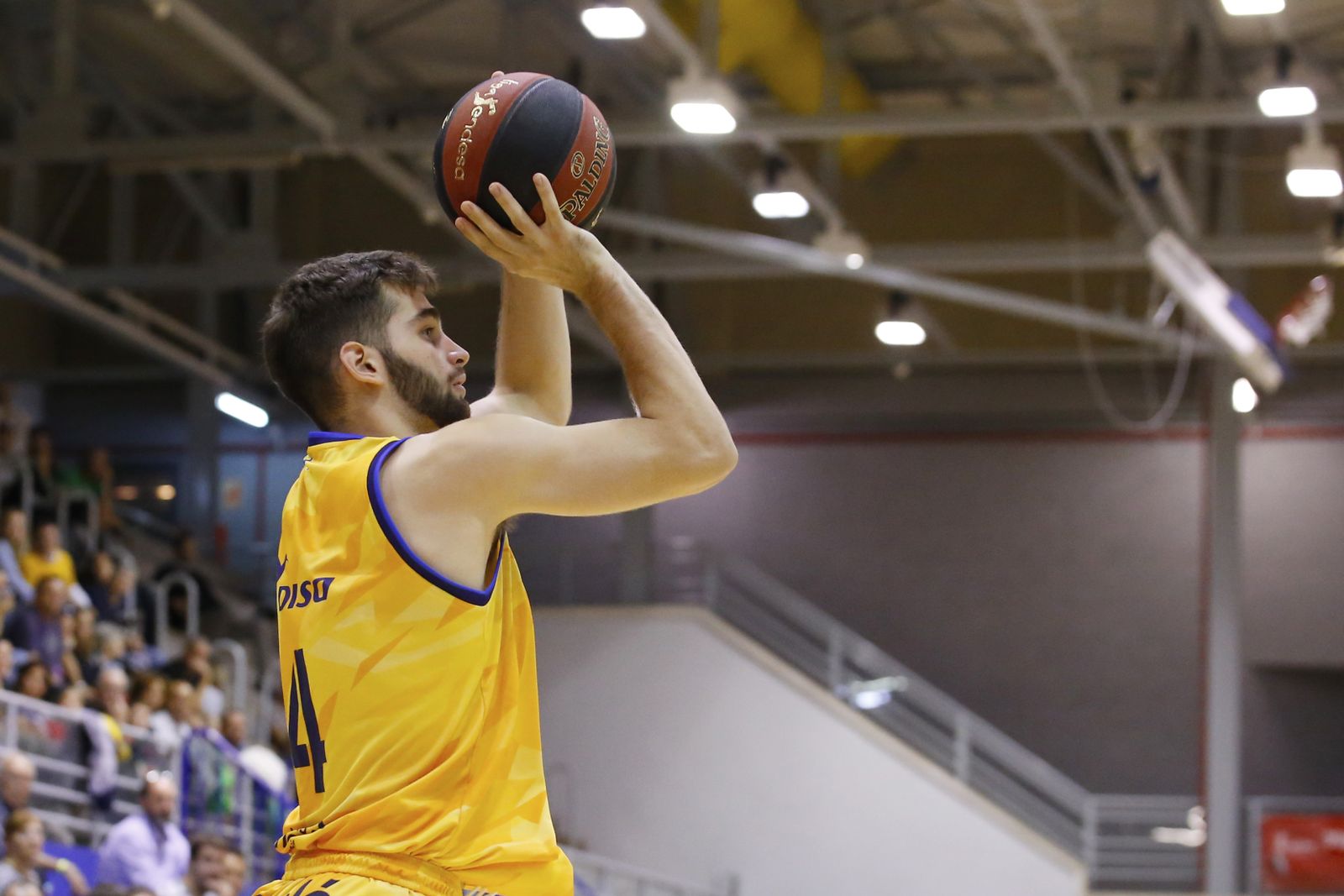 La primera victoria del Unicaja, en fotos