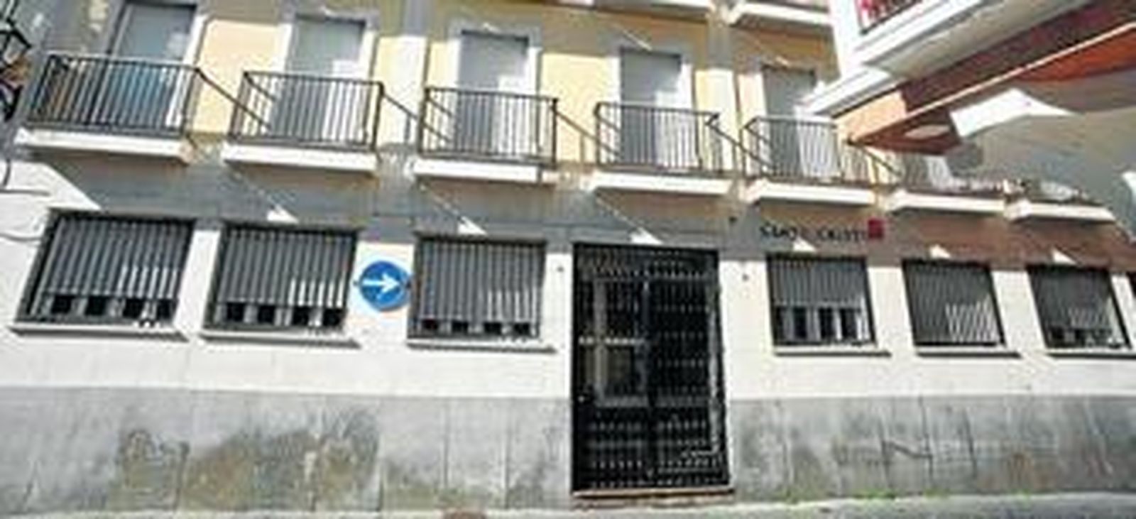 El edificio que albergará la residencia de estudiantes, en el número 2 de la calle Santo Cristo, en Cádiz.