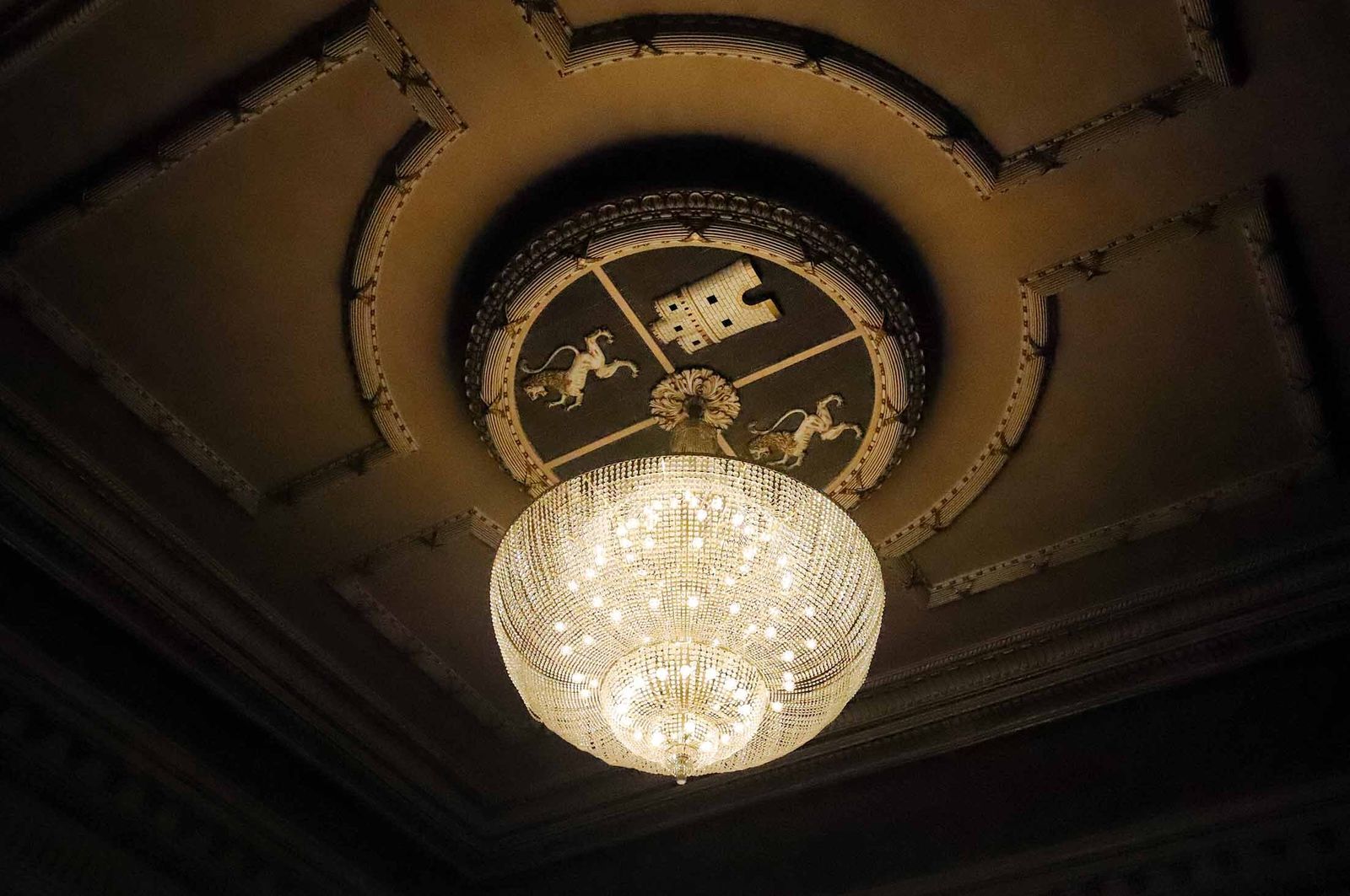 Imágenes de la visita guiada al Gran Teatro de Huelva por su 100 aniversario