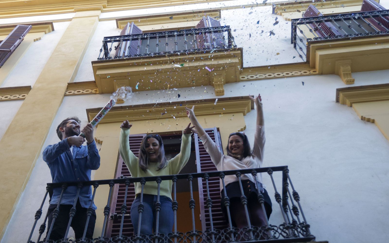 Las imágenes del Heraldo Real por las calles de Sevilla