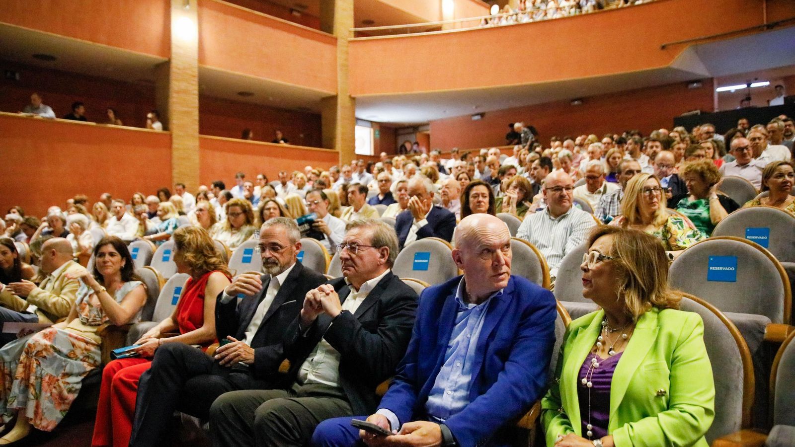 Autoridades en el Auditorio Maestro Padilla.