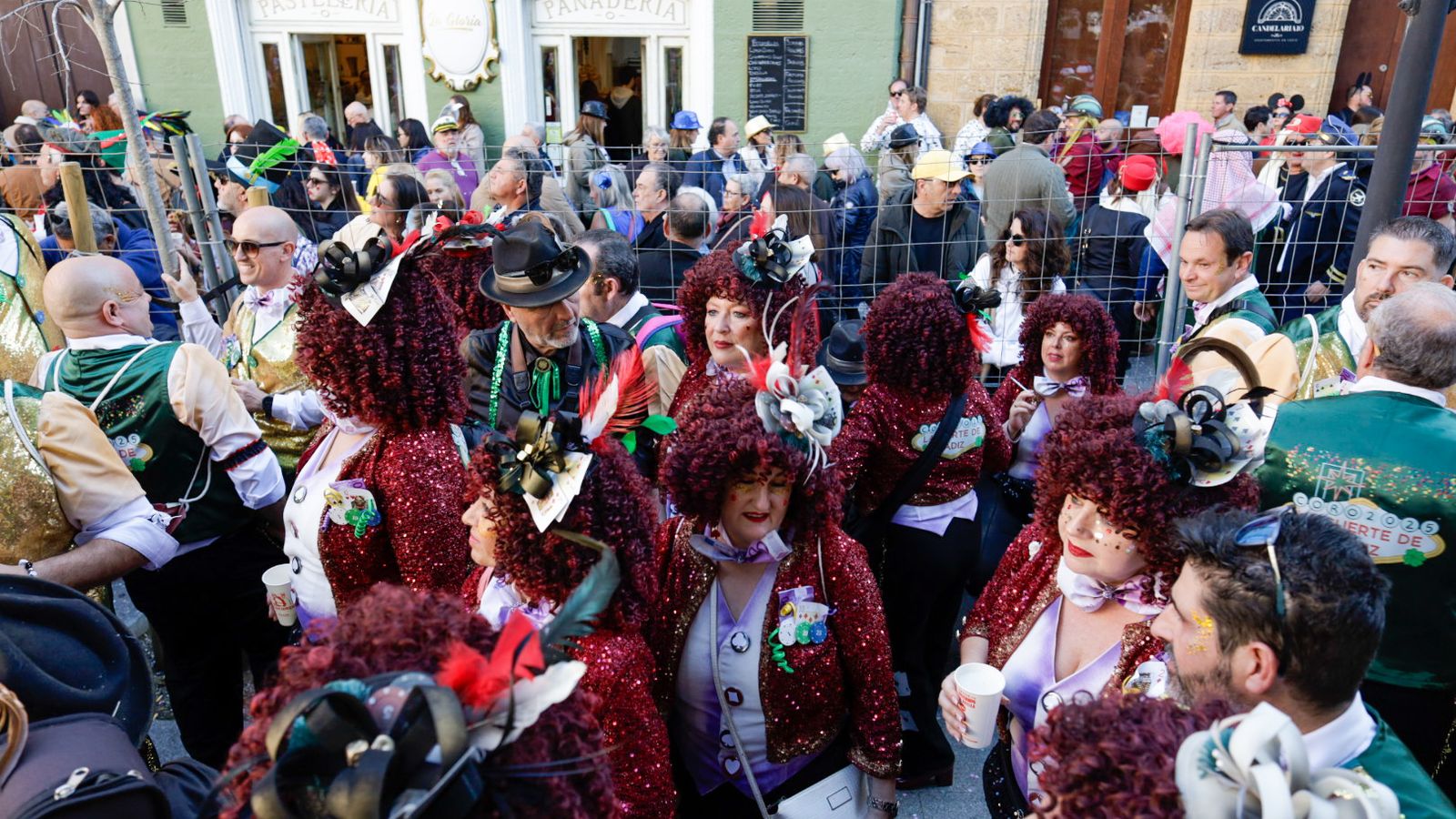 Así vive Cádiz su primer sábado de Carnaval 2025: búscate entre las imágenes del día en la calle