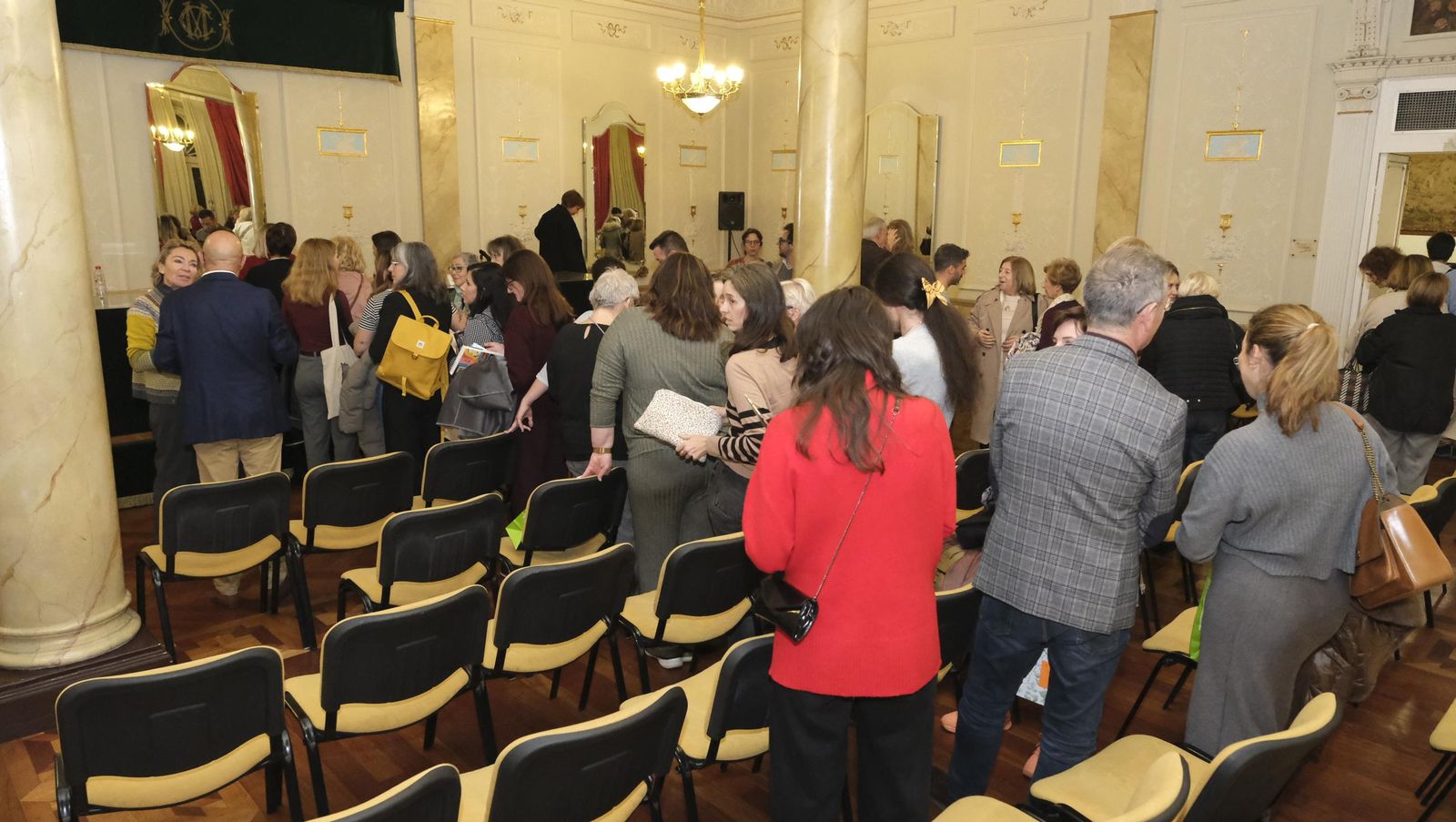 Imágenes del Diario de los Libros con la finalista del Premio Planeta 2024, Beatriz Serrano
