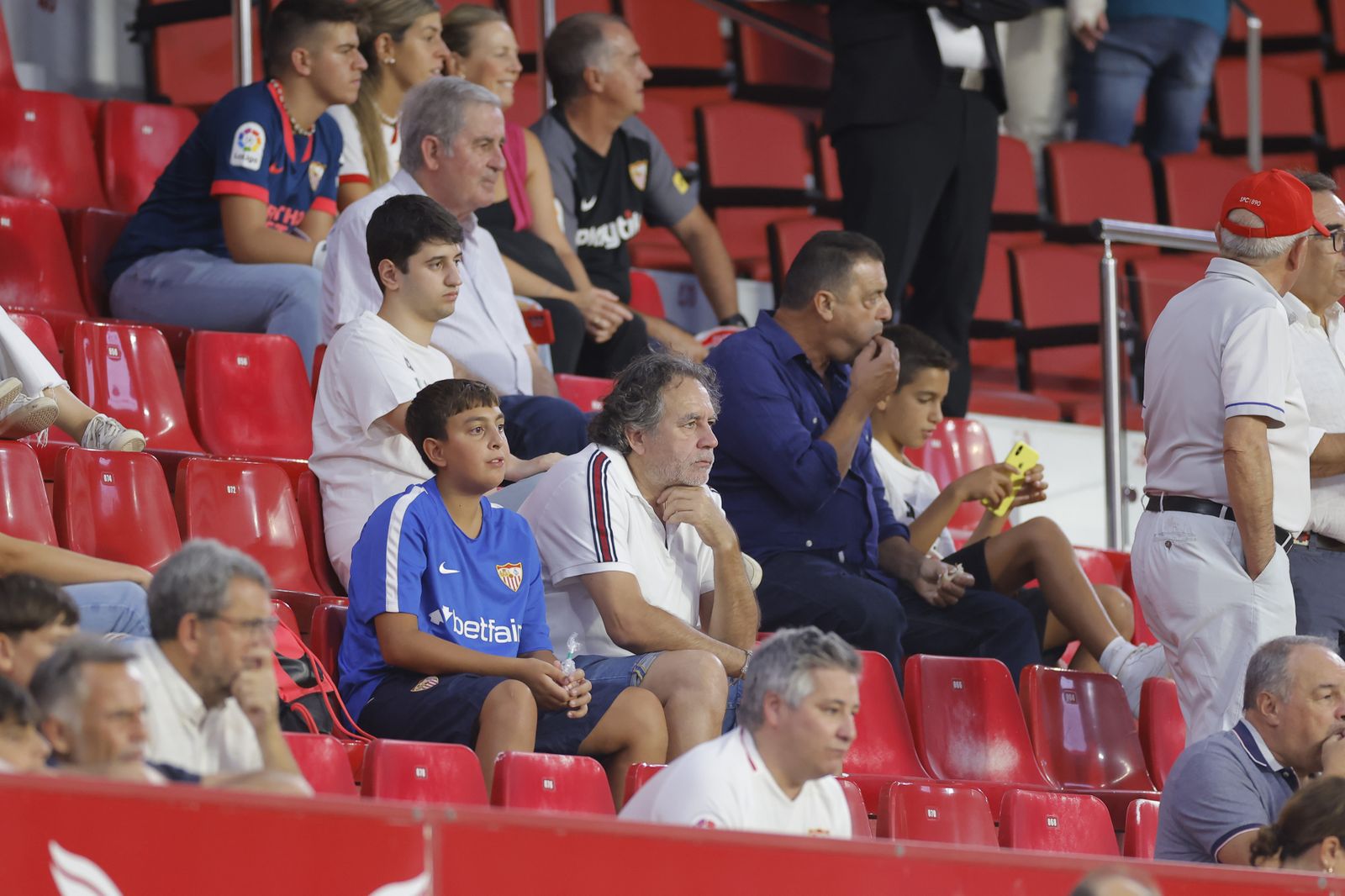 Búscate en las fotos del Sevilla fc-Girona