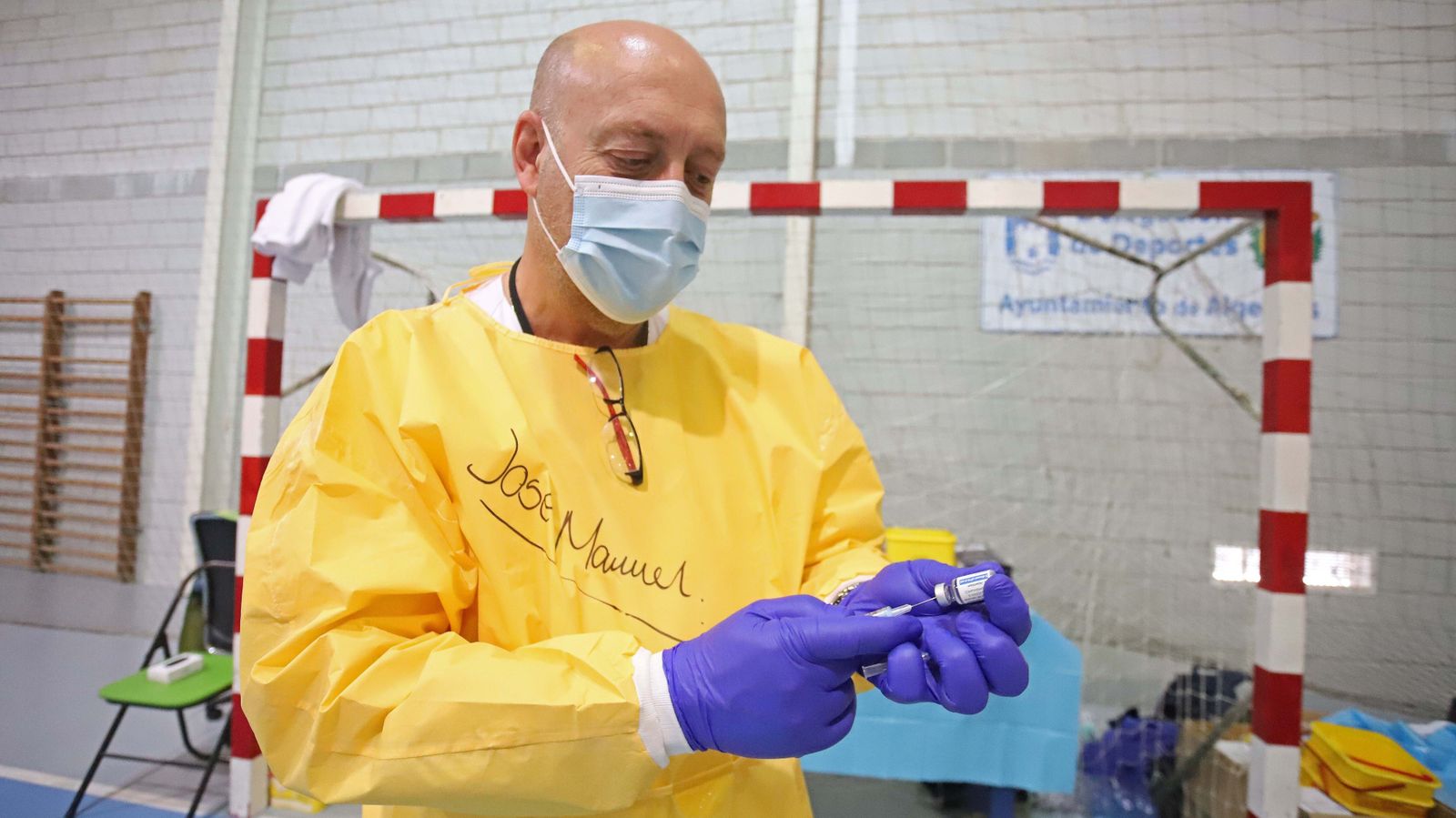 Fotos de la vacunación de estibadores en Algeciras