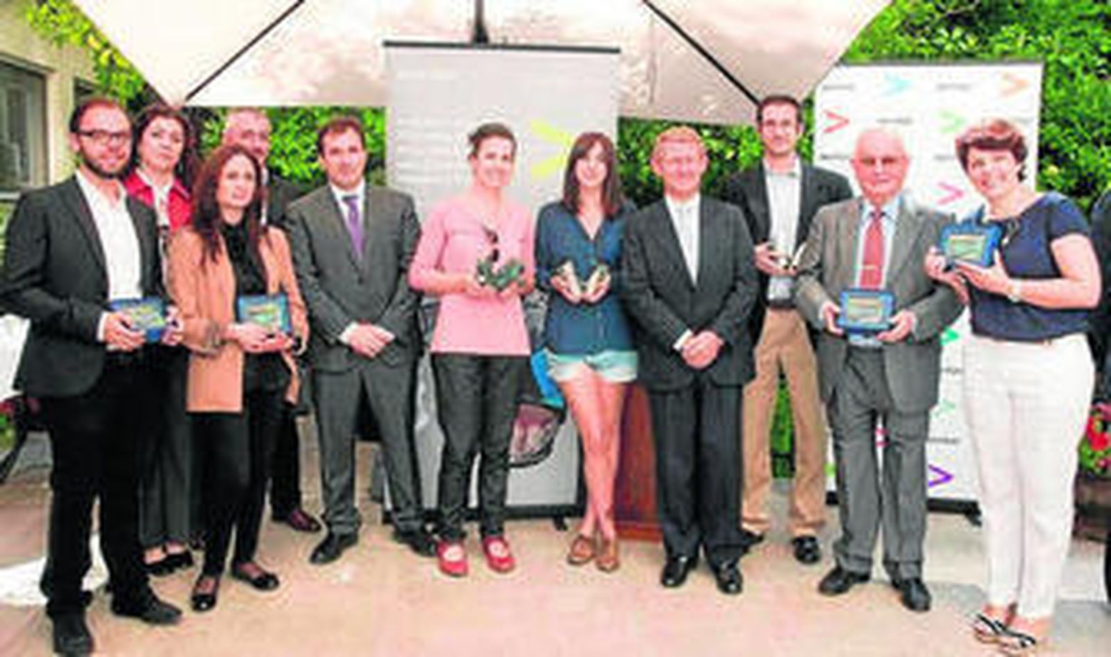 Foto de familia de los galardonados por Accenture.