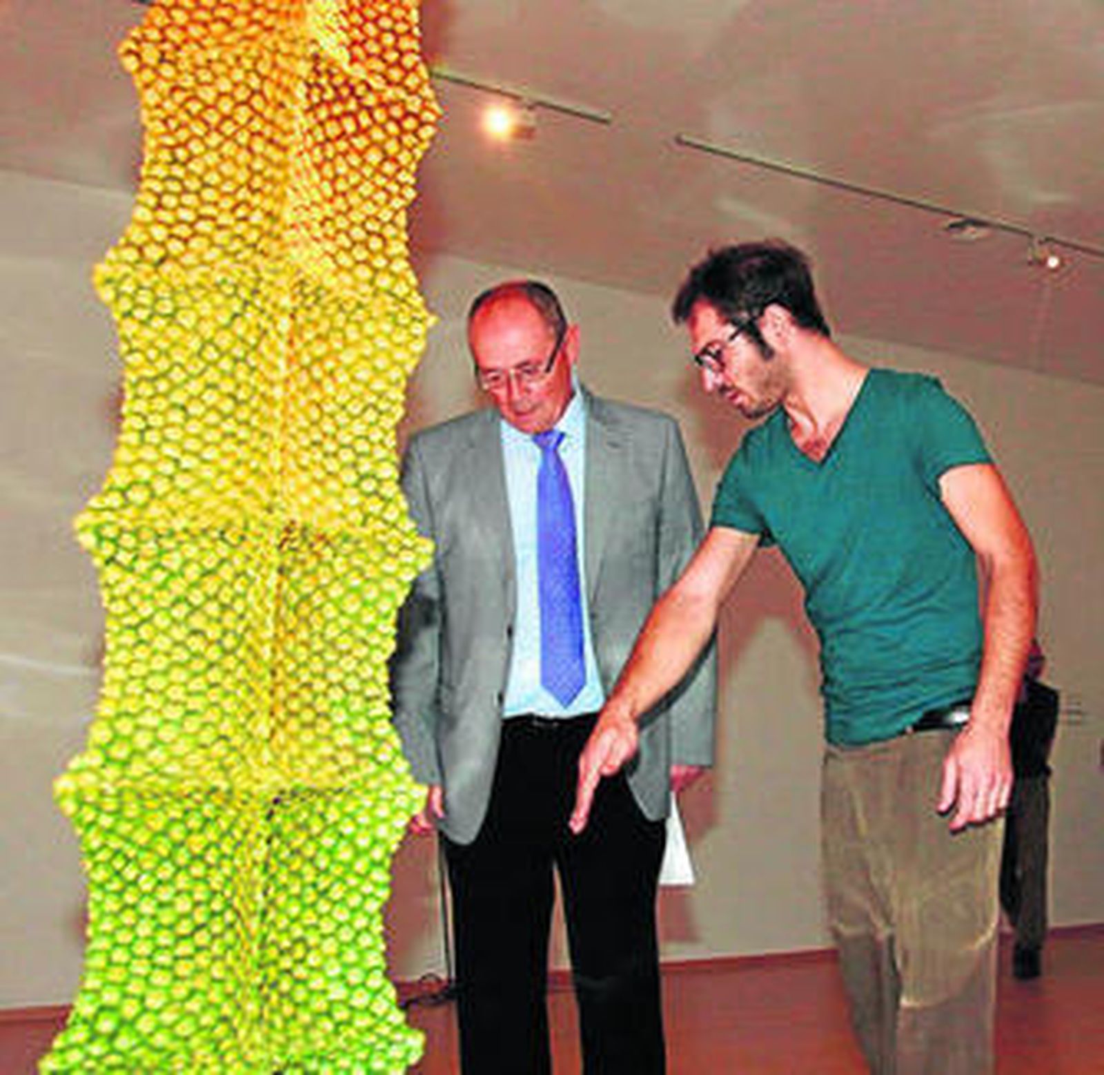 El diputado González Alcalá junto a Pablo Capitán, ayer.