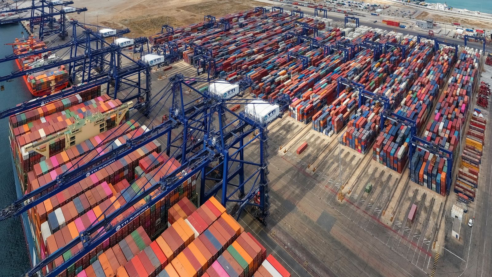 Vista aérea de las instalaciones portuarias de Algeciras