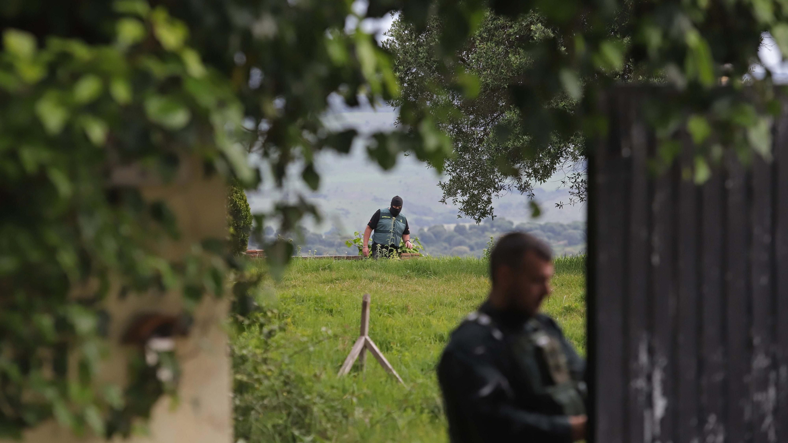 Fotos de los registros de la Guardia Civil en Benharás