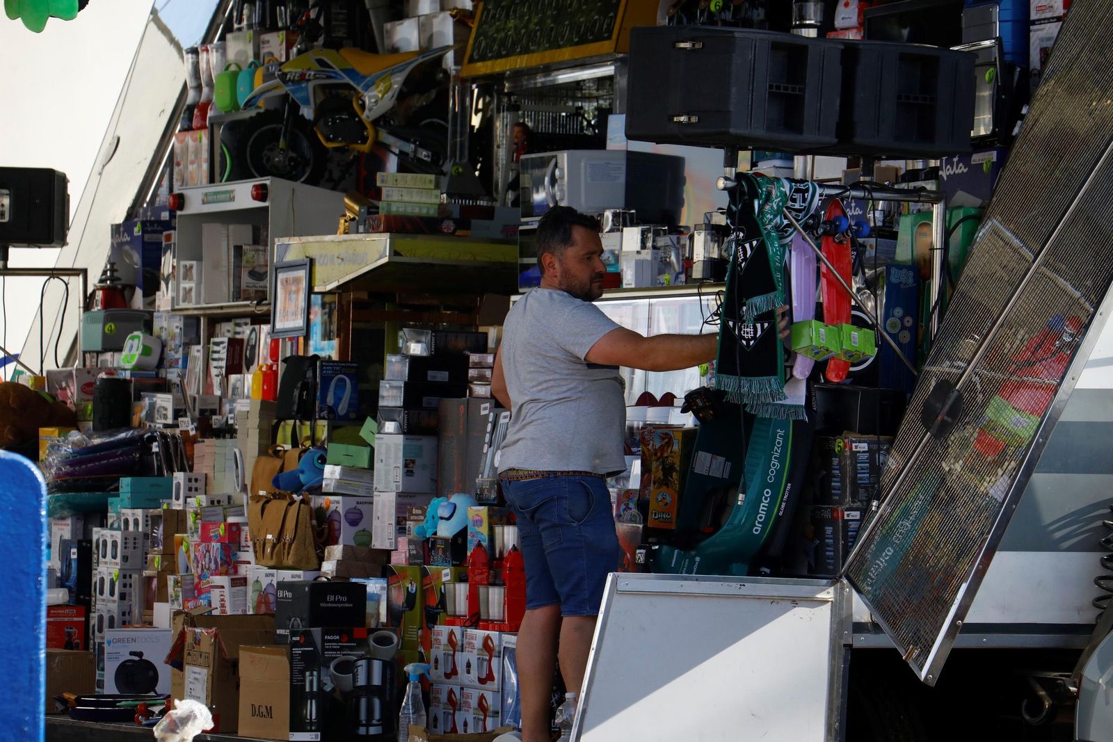 Los últimos retoques de la Feria, lista para acoger a los cordobeses