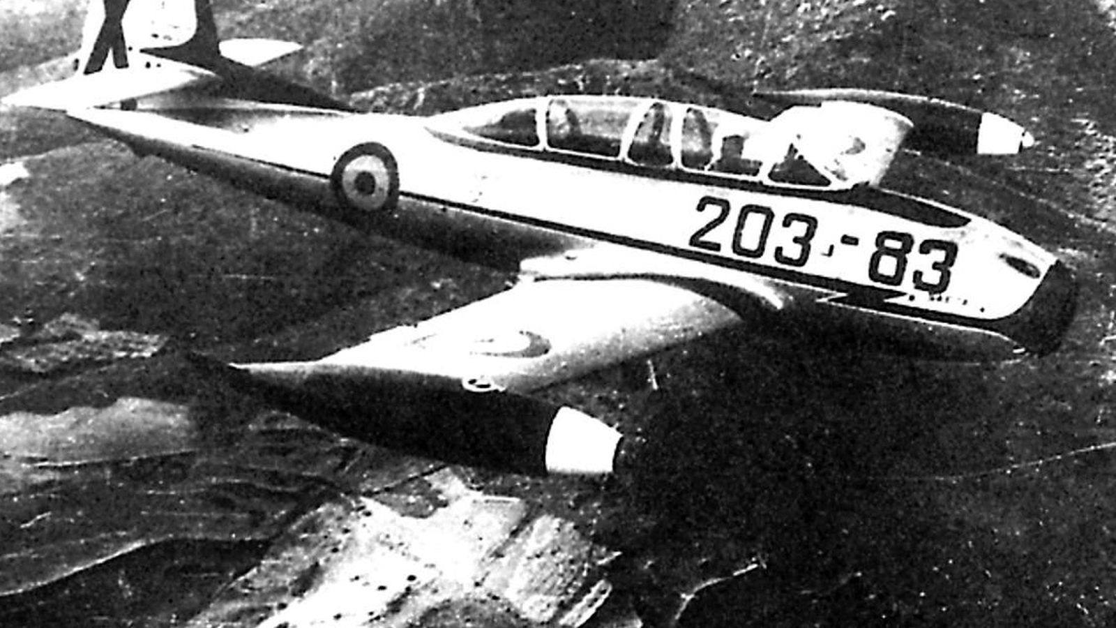 El primer Saeta realizando un vuelo de prueba en el aeródromo de San Pablo.