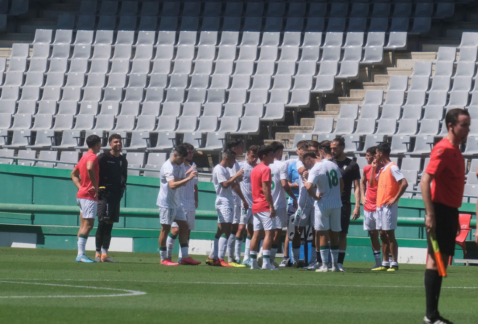 Las mejores fotos del pase del Córdoba B ante el Ciudad de Lucena en el 'play off' de ascenso a Segunda RFEF