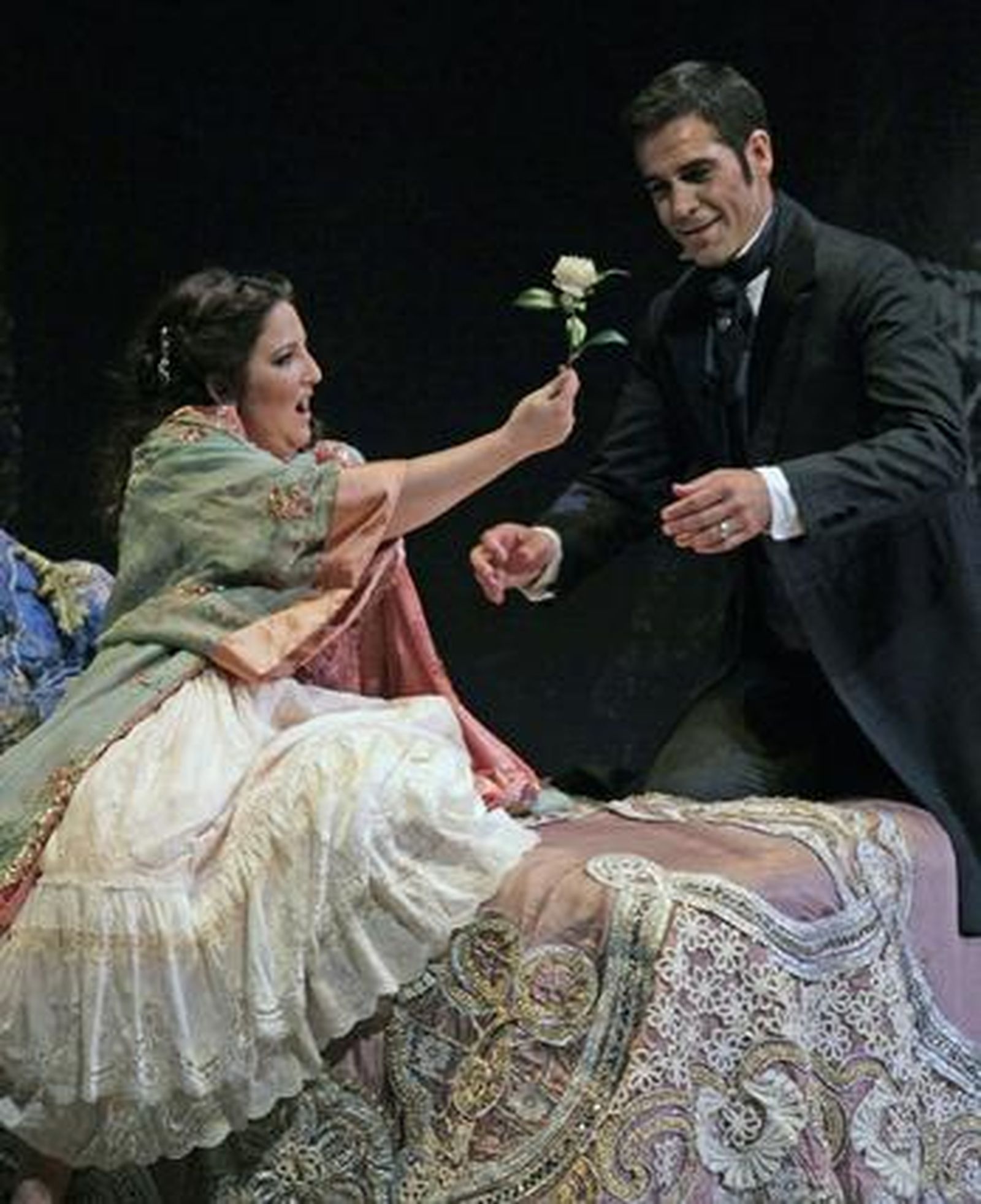 Una imagen del ensayo general de 'La Traviata' en el Teatro de la Maestranza. / Antonio Pizarro

Foto: Antonio Pizarro