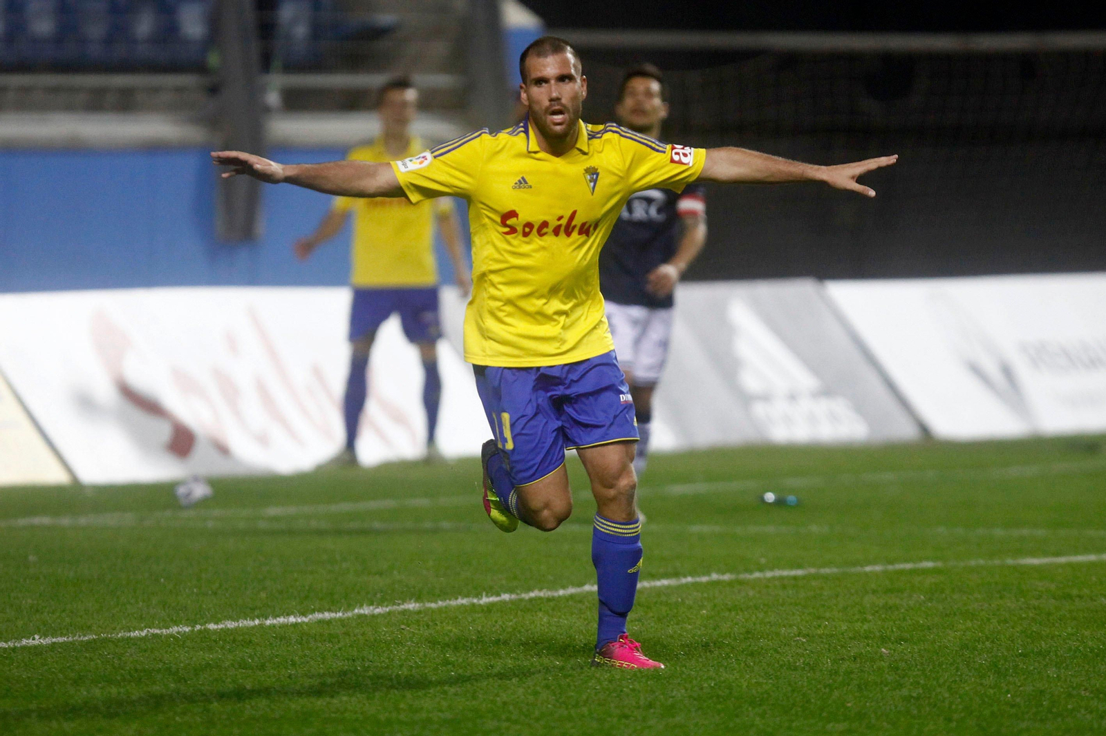 Ortuño celebra uno de los dos goles que ayer marcó en el duelo ante el Alcorcón.